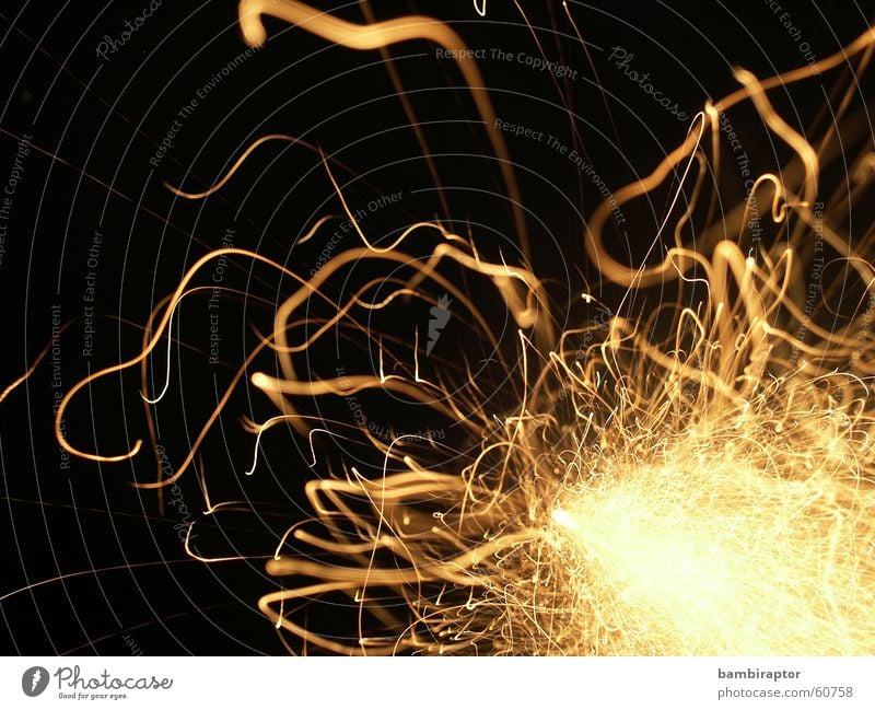 ffffsssschhhhhh durcheinander sprengen Schwanz Licht Explosion Langzeitbelichtung sprühen Silvester u. Neujahr Leuchtrakete chaotisch Feuerwerk gold knallkörper