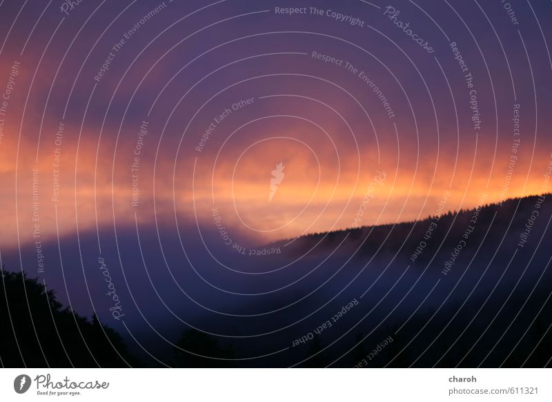 Vernebelt Ferien & Urlaub & Reisen Tourismus Ferne Berge u. Gebirge Umwelt Natur Landschaft Urelemente Luft Himmel Wolken Gewitterwolken Sonnenaufgang