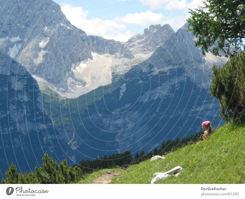 Heidi? Alm Wiese Bergwiese wandern Pause Kopftuch Fernweh Ferne ruhig Panorama (Aussicht) Tourismus Frau Einsamkeit Stein massiv Berghang Am Rand Wolken