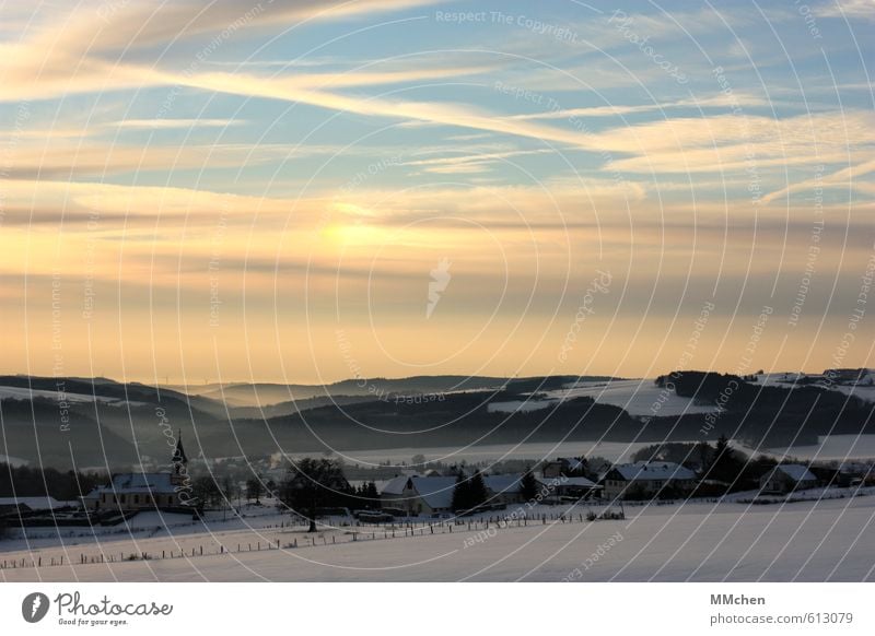 Es war einmal Landschaft Himmel Wolken Horizont Winter Eis Frost Schnee Eifel Dorf Haus Kirche schlafen Stimmung Geborgenheit ruhig Glaube Sehnsucht