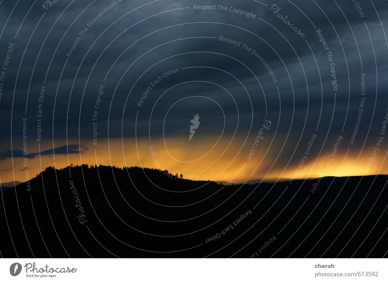 Dämmerts? Umwelt Natur Landschaft Urelemente Luft Himmel Gewitterwolken Horizont Herbst Klima Unwetter Wind Sturm Berge u. Gebirge Mittelgebirge bedrohlich blau