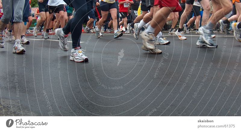 feel the road Gesundheit Spielen Ferne Sport Leichtathletik Sportler Sportveranstaltung Erfolg Joggen Energiewirtschaft Beine Fuß Straße Wege & Pfade Schuhe