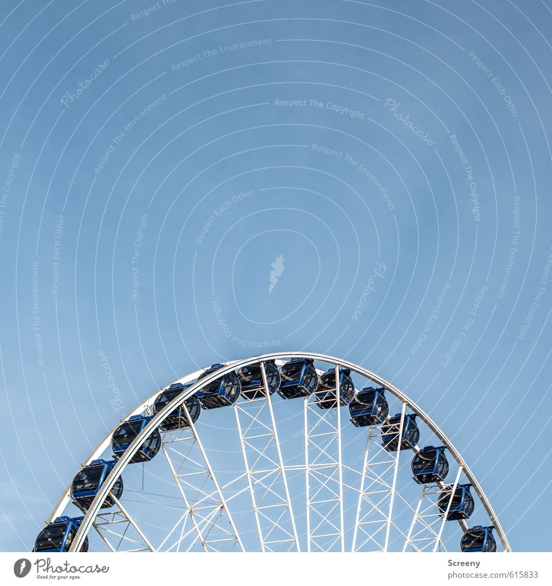 Henkel mit Aussicht Freude Ausflug Sightseeing Städtereise Riesenrad Karussell Fahrgeschäfte Veranstaltung Jahrmarkt Bewegung fahren schaukeln Blick hoch rund