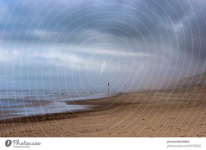 Weiter Strand Natur Landschaft Sand Wasser Himmel Wolken Gewitterwolken schlechtes Wetter Küste Meer Schilder & Markierungen Schwimmen & Baden Erholung wandern