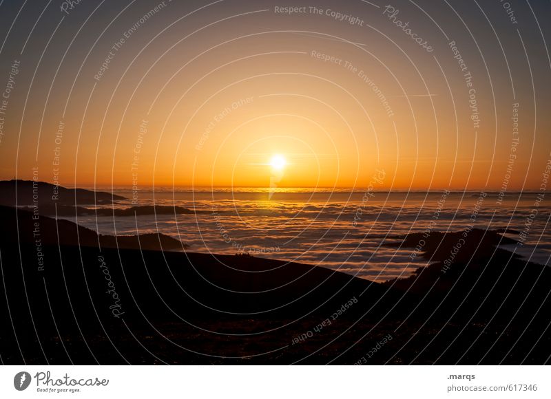 Spät Ausflug Ferne Freiheit Umwelt Natur Urelemente Wolkenloser Himmel Sonne Sonnenaufgang Sonnenuntergang Klima Schönes Wetter Nebel Hügel Berge u. Gebirge