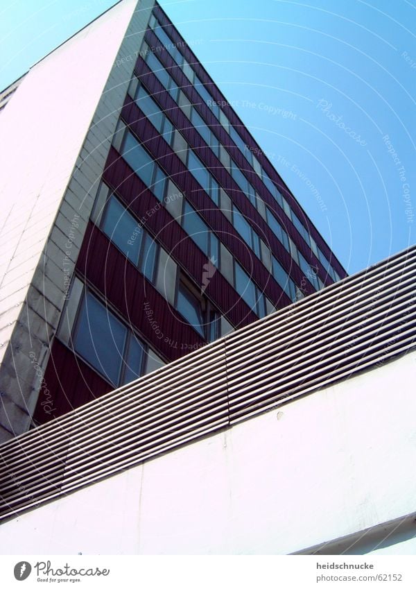 ...und welchen Weg du gehst. Neubausiedlung Wohnung Leipzig Sachsen Stadt aufstrebend eckig Fenster DDR Plattenbau Stein Himmel Architektur