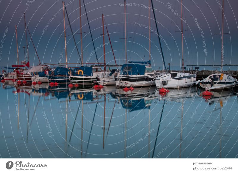 Sommernachtsstimmung aus dem Norden Segeln Abenteuer Ferne Freiheit Meer Wasser Wolkenloser Himmel Ostsee Sportboot Jacht Segelboot Erholung blau Lebensfreude