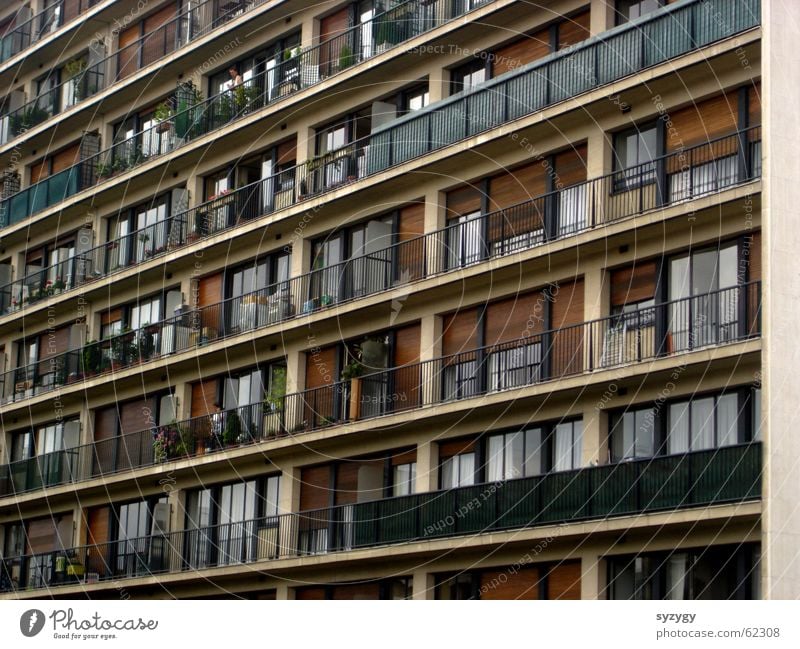 wohnboxen Plattenbau Vorstadt Hochhaus Ghetto Balkon Wohnung Vorderansicht Wohnhochhaus Block Außenaufnahme gerade eng dicht an dicht Aussicht wohnidyll