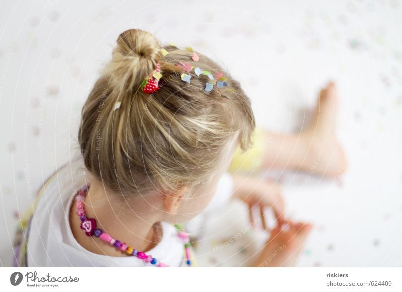 träume bunt Freude Glück Feste & Feiern Karneval Geburtstag Mensch feminin Kind Mädchen Kindheit Leben 1 3-8 Jahre Party Blick Spielen träumen Freundlichkeit