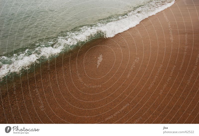 Wellenreiten? brechen fließen Strand Sandstrand Meer Meerwasser Grenze kleine welle noch nicht gebrochen Wasser schaun kräuseln Ende