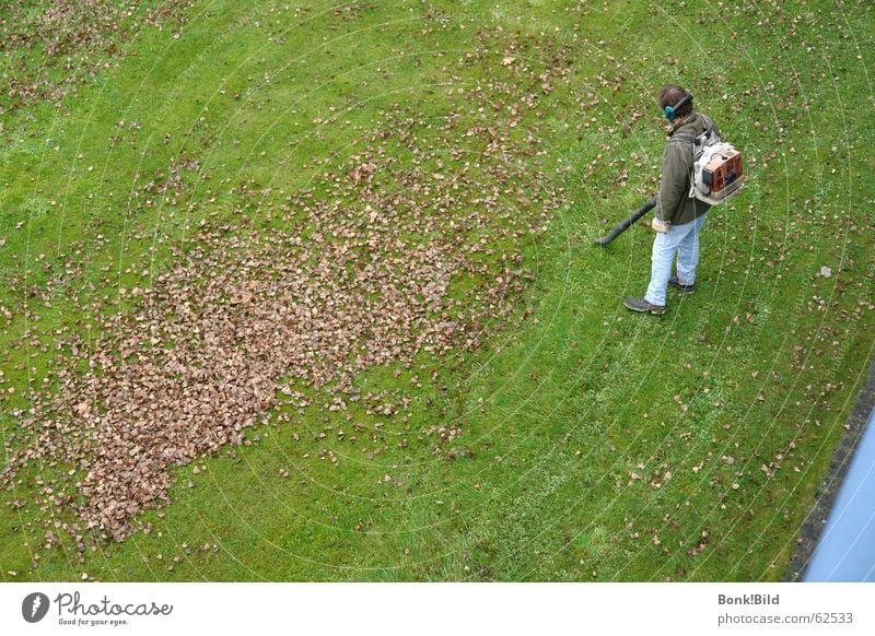 Laubsauger Herbst Blatt Arbeiter Wiese Arbeit & Erwerbstätigkeit Zeit Unendlichkeit lang Garten