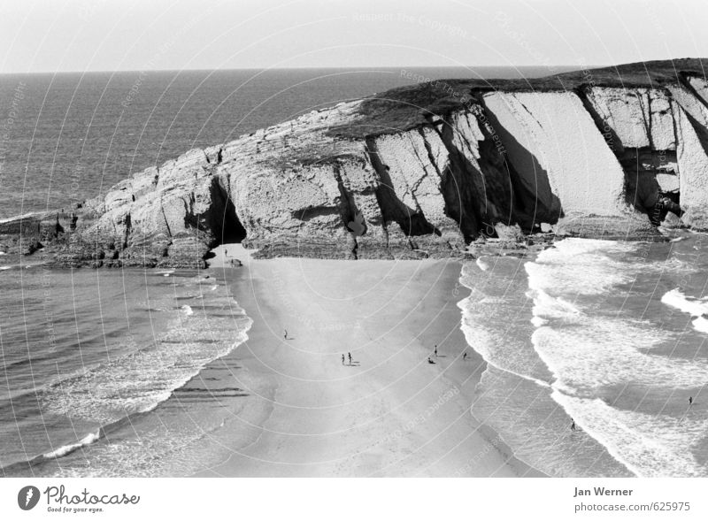 The beach. Ferien & Urlaub & Reisen Sommer Sommerurlaub Sonne Strand Meer Wellen Spanien Atlantik Schwimmen & Baden Küste Bucht Erholung Zufriedenheit Liencres