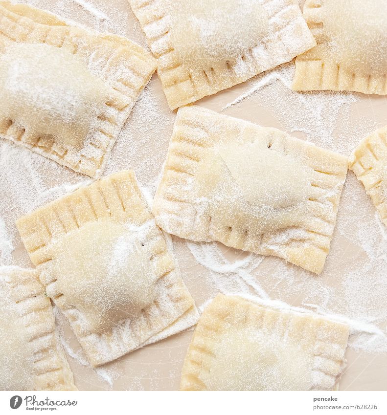 hungerpflaster Lebensmittel Teigwaren Backwaren Suppe Eintopf Ernährung Mittagessen Fingerfood Zeichen Kultur Maultasche Ravioli selbstgemacht Mehl Füllung