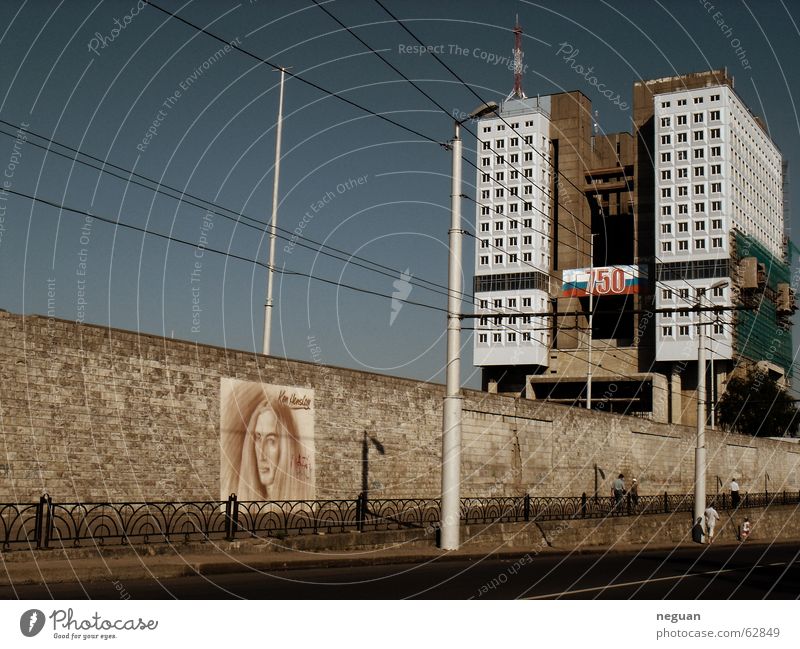 urban east Osten Stadt Gebäude Wand starße Himmel kunst auf wand