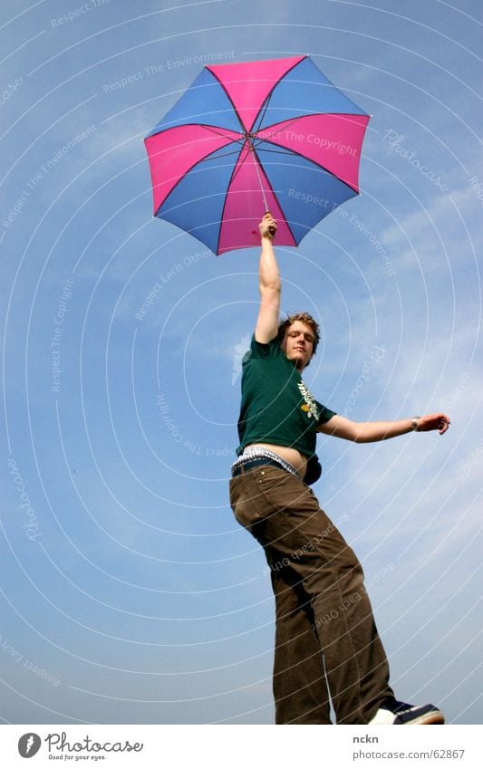 Ungeheures Flug Objekt Regenschirm Sommer rosa magenta zyan Leichtigkeit Unbeschwertheit Gute Laune Wolken Desaster Flugzeug UFO Ecke T-Shirt Himmel fliegen