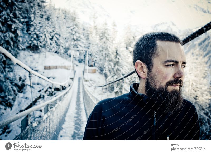 Ausblick Winter Schnee Winterurlaub Berge u. Gebirge wandern Mensch maskulin Mann Erwachsene 1 Umwelt Natur Landschaft Schlucht Brücke beobachten entdecken