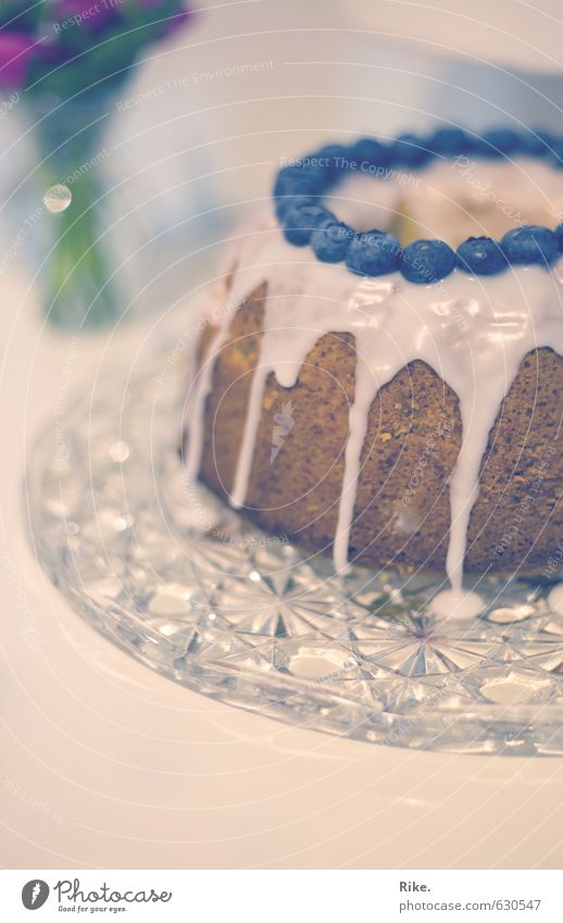 Blaubeerkuchen. Lebensmittel Frucht Teigwaren Backwaren Kuchen Süßwaren Blaubeeren Ernährung Essen Kaffeetrinken Teller Lifestyle Häusliches Leben