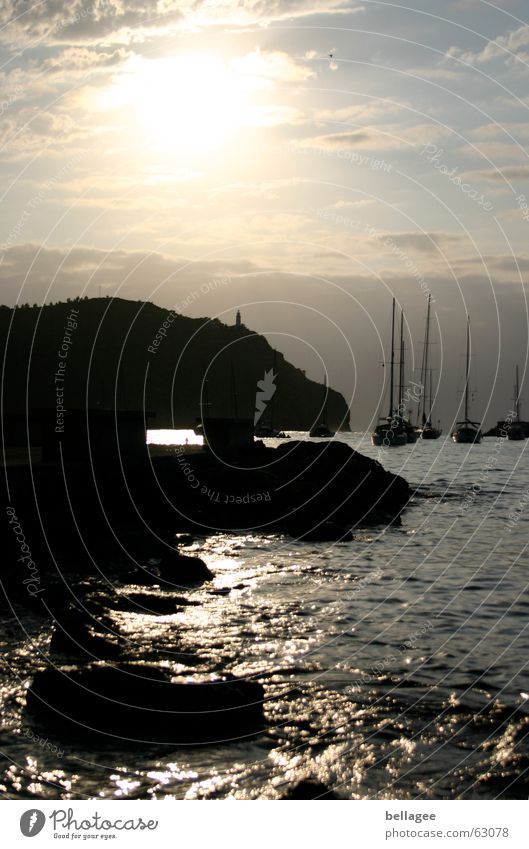 tagtraum Meer Wasserfahrzeug Gegenlicht Licht Einsamkeit beruhigend Wolken träumen Ferien & Urlaub & Reisen Erholung Geplätscher Insel Stein Sonne