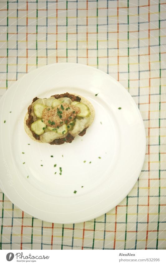 Frikadellenbrötchen mit Harzer Käse und Gürkchen Lebensmittel Fleisch Wurstwaren Brötchen Fleischklösse süß Senf Scheibe Mittagessen Abendessen Bioprodukte