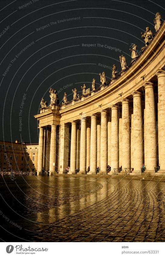 petersdom nach dem regen Rom Petersdom Reflexion & Spiegelung Regen Mensch Säule