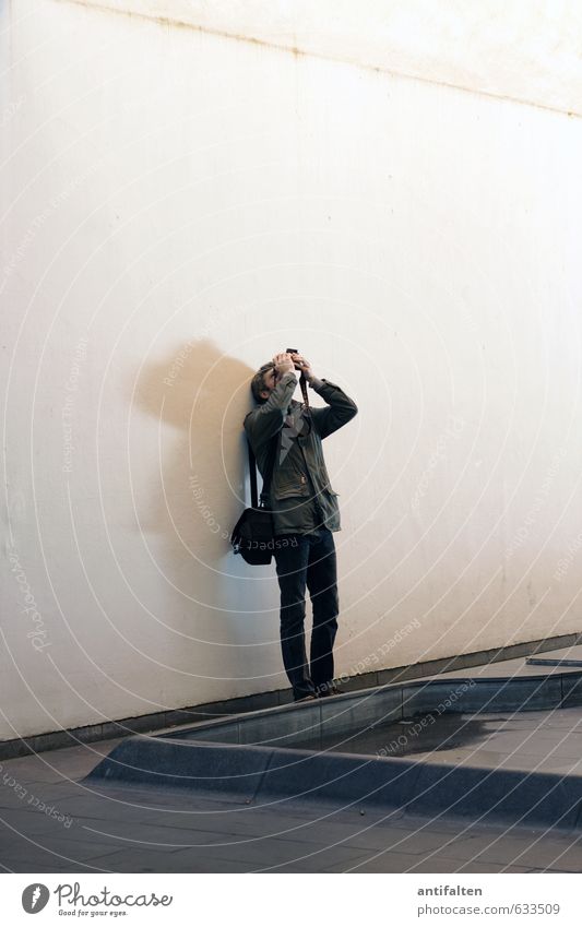 work in progress Freizeit & Hobby Fotografieren Mensch maskulin Mann Erwachsene Partner Körper Kopf Brust Arme Hand Finger Beine 30-45 Jahre Museum Stadtzentrum