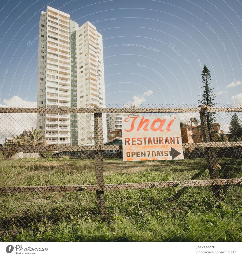 Open 7 Days Asiatische Küche Gastronomie Himmel Wärme Wiese Queensland Wohnhochhaus Fassade Hinweisschild Warnschild Pfeil Interesse Umwelt Werbung Ziel