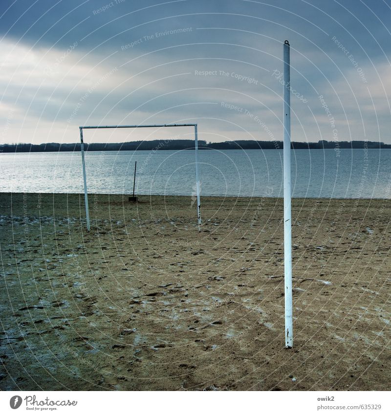 Familienstellen Umwelt Natur Sand Wasser Himmel Wolken Horizont Klima Wetter Schönes Wetter Küste Strand See eckig einfach Mast Holzpfahl Pfosten gegenüber Tor