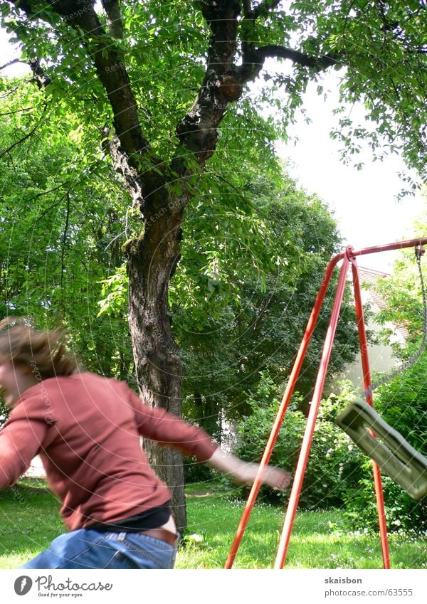 sprung in den sommer 2006 Freude Freizeit & Hobby Spielen Sommer Baum Spielplatz Wege & Pfade Flügel Bewegung springen lustig grün Heidingsfeld Schaukel