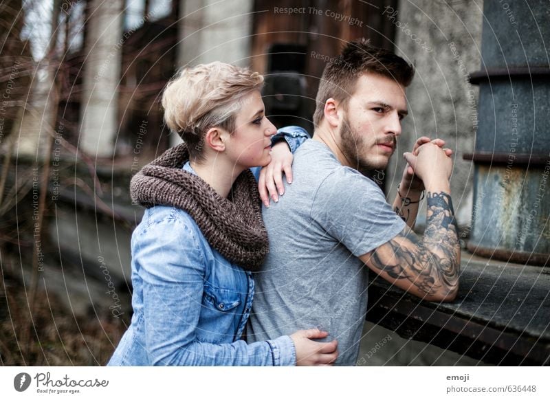 she & he maskulin feminin Junge Frau Jugendliche Junger Mann Freundschaft Paar 2 Mensch 18-30 Jahre Erwachsene trendy schön einzigartig Farbfoto Außenaufnahme