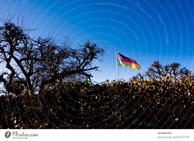 Fahne Architektur Berlin Garten Schrebergarten Kleingartenkolonie Schöneberg Stadt Stadtleben wallroth Wind wehen flattern Deutsche Flagge