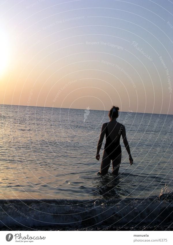 rendevouz mit der sonne Meer Horizont Sonnenaufgang Morgen Erfrischung Frau Schwimmen & Baden Ferien & Urlaub & Reisen Türkei Wasser Morgendämmerung Einsamkeit