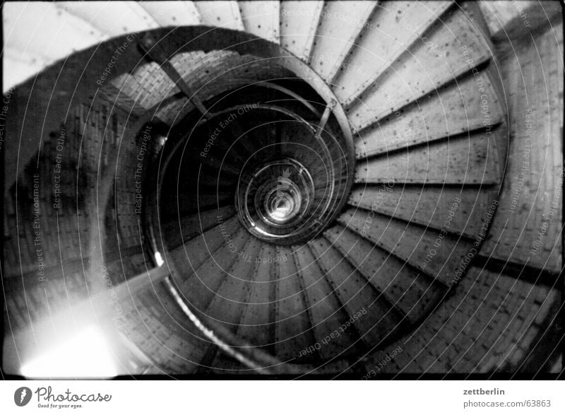 Wendeltreppe Treppenhaus Treppengeländer Stahl Eisen Gußeisen Gasometer Prenzlauer Berg Industriedenkmal Niete Berlin Turm Feldsalat Schnecke abwärts aufwärts