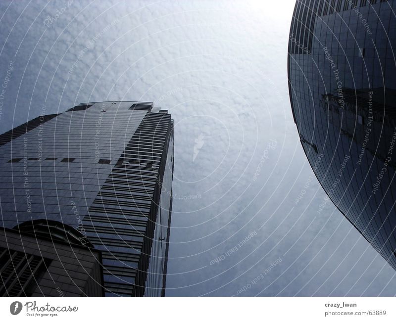 the sky's the limit Hongkong Hochhaus upwards clouds abstract