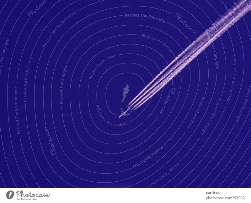 ab in den Süden blau Flugzeug Triebwerke Kondensstreifen diagonal Düsentriebwerk Passagierflugzeug Ferien & Urlaub & Reisen Mallorca Ballermann Freizeit & Hobby