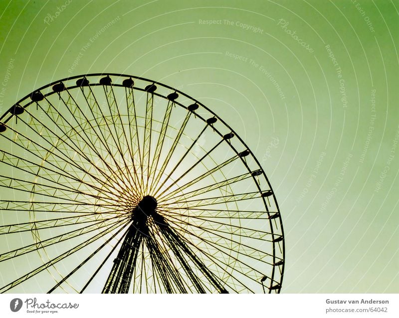 ... rad Riesenrad Jahrmarkt Gegenlicht rund drehen schwindelig Eisen Koloss Gestell schwarz grün gelb Schützenfest Konstruktion hoch Baugerüst Sonne Freude