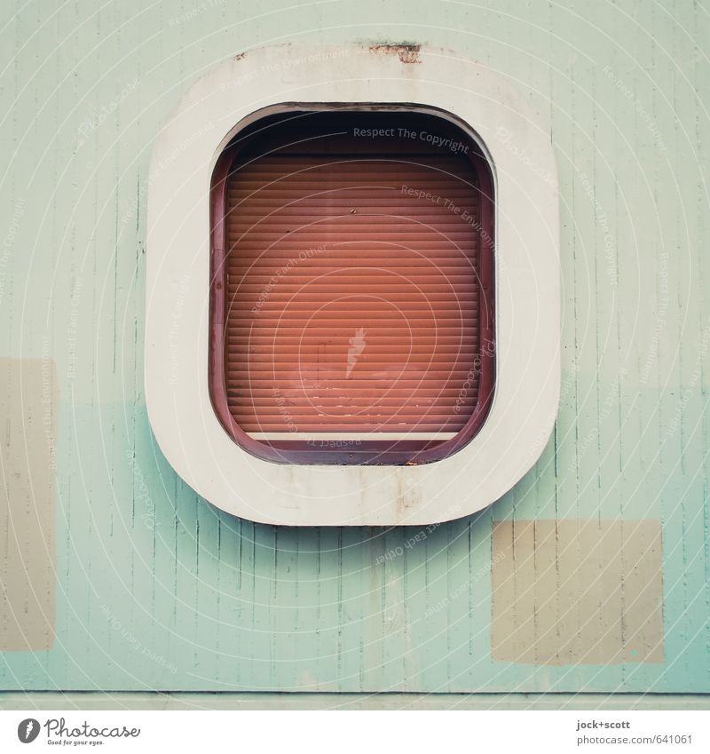 Rundeck im Quadrat Architektur Wand Fenster Rollladen Beton einfach retro Schutz modern geschlossen Anstrich Siebziger Jahre Fensterrahmen Zahn der Zeit