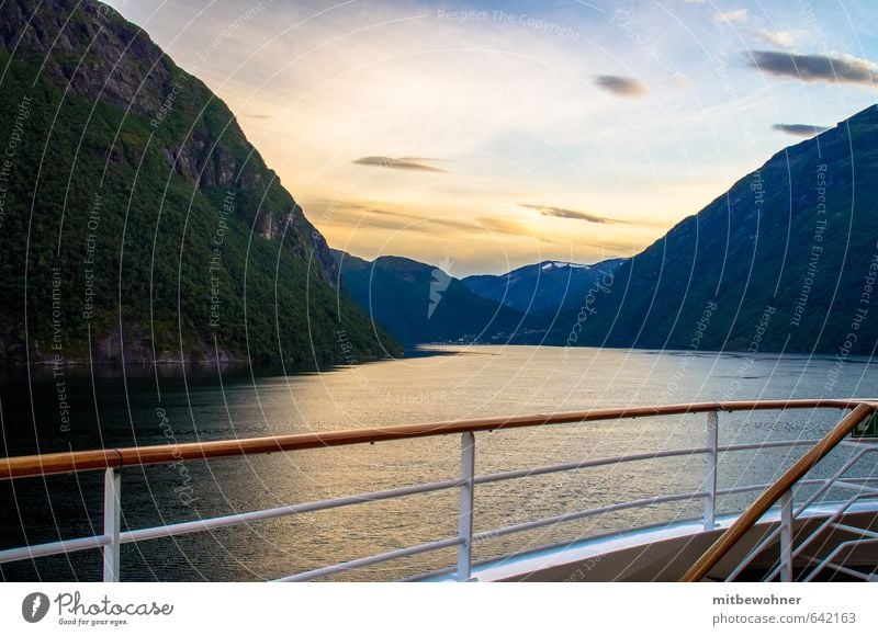 Abendstimmung im Fjord Ferien & Urlaub & Reisen Tourismus Ausflug Ferne Kreuzfahrt Berge u. Gebirge Landschaft Horizont Wetter Schönes Wetter Hügel Küste