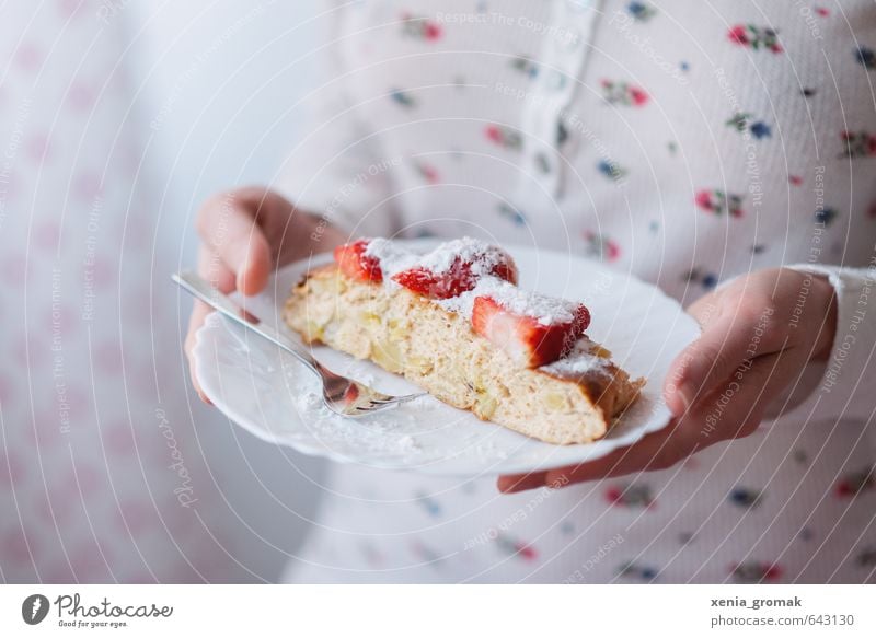 Erdbeerkuchen Lebensmittel Kuchen Dessert Süßwaren Ernährung Frühstück Kaffeetrinken Festessen Bioprodukte Vegetarische Ernährung Gabel Mensch feminin 1