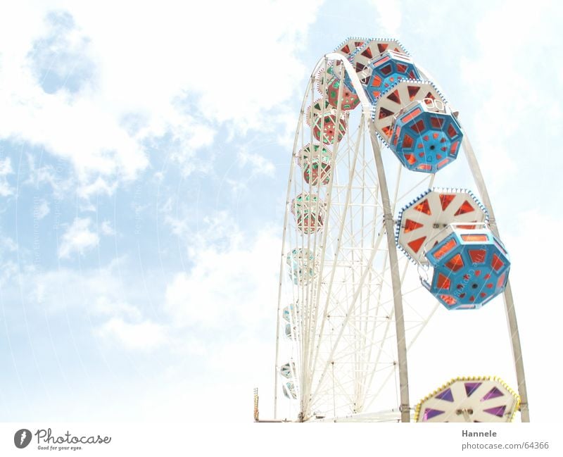 zwischen Himmel und Erde Wolken Riesenrad Jahrmarkt Stadtfest weiß Hintergrundbild unklar Feste & Feiern Freude Übergang Unschärfe