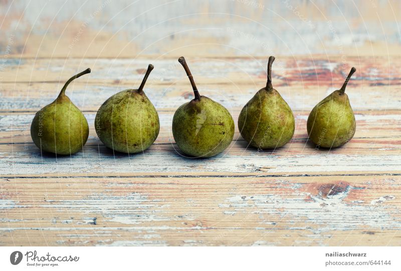 Birnen Lebensmittel Frucht Ernährung Bioprodukte Vegetarische Ernährung Diät Fasten Tisch Holztisch frisch Gesundheit schön lecker natürlich retro braun grün