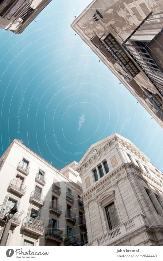 Mikado Barcelona Spanien Katalonien Haus Hochhaus Bauwerk Gebäude Architektur Fassade Freundlichkeit gigantisch groß hoch blau weiß Macht Geborgenheit