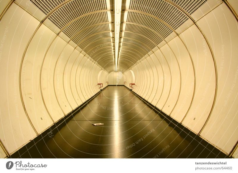 Ubahn . Wien U-Bahn lang rund Licht Wege & Pfade Ziel Gang