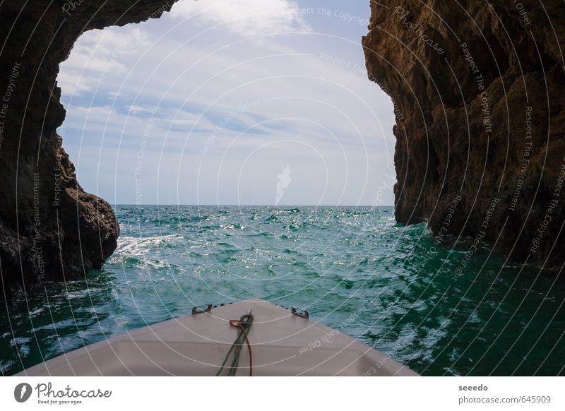 Passage durch Meeresfelsen, Portugal Abenteuer Sommerurlaub Segeln Wasser Horizont Schönes Wetter Felsen Fjord Atlantik Algarve Kreuzfahrt Bootsfahrt Jacht