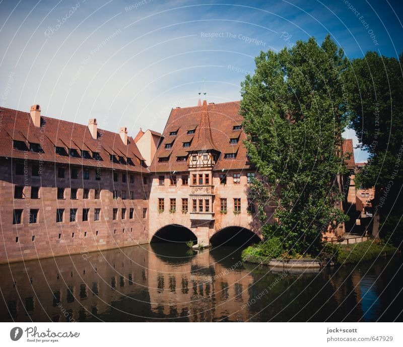 Heilig-Geist-Spital Gotik Himmel Flussufer Nürnberg Stadtzentrum Altstadt Brücke Bauwerk Seniorenheim Fassade Sehenswürdigkeit elegant historisch Romantik