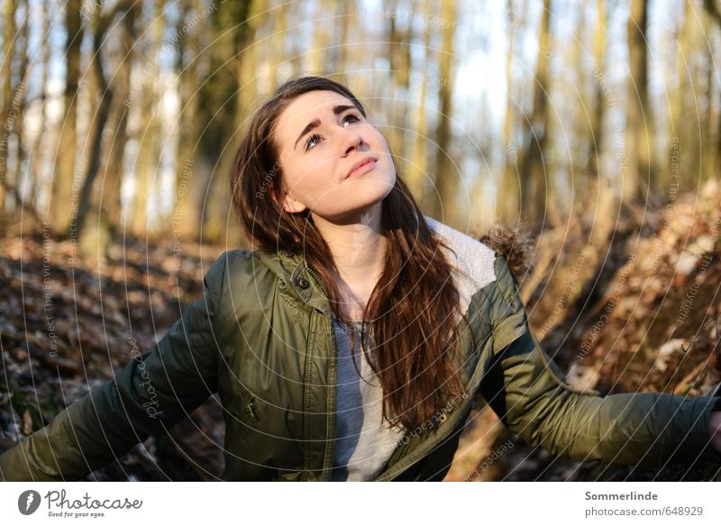 Anmut Wimperntusche harmonisch Wohlgefühl Sinnesorgane ruhig Ferne Freiheit wandern feminin Junge Frau Jugendliche 1 Mensch Umwelt Natur Frühling Herbst Baum