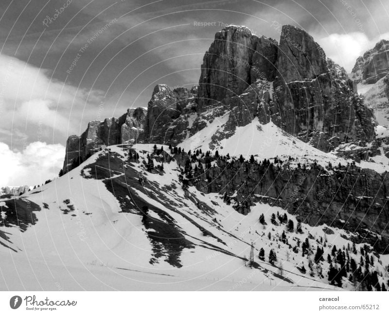 Dolomiti Dolomiten schwarz weiß Himmel Wolken Berge u. Gebirge mountain Schnee snow black white sky cloud