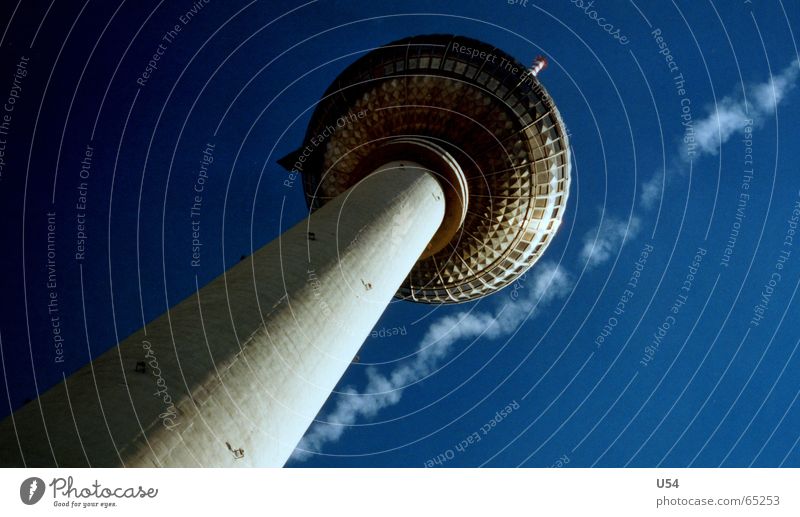 Haarscharf Flugzeug himmelblau Sommer Berlin fersehturm Himmel fliegen