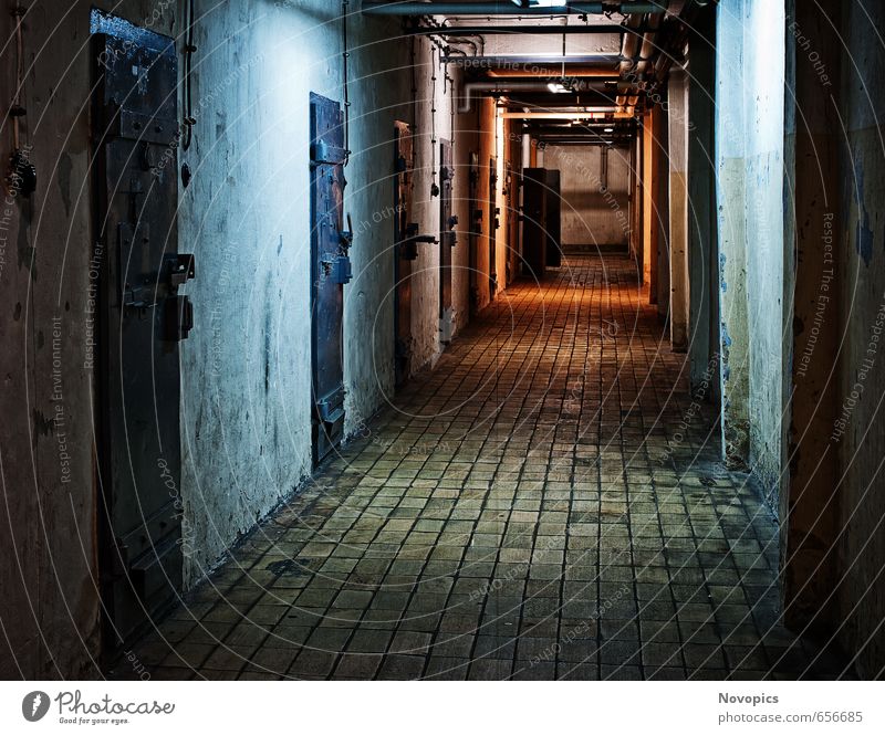 Stasi-Gefängnis Hohenschönhausen Architektur Mauer Wand Sehenswürdigkeit Wahrzeichen Denkmal Stahl alt kalt Trauer Tod Schmerz DDR