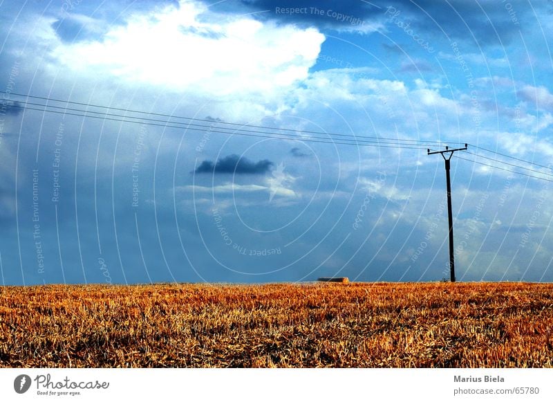 natur kontrast... Wolken Feld Elektrizität Strommast Ernte Himmel Korn blau ach mehr fallen mir jetzt nicht ein...