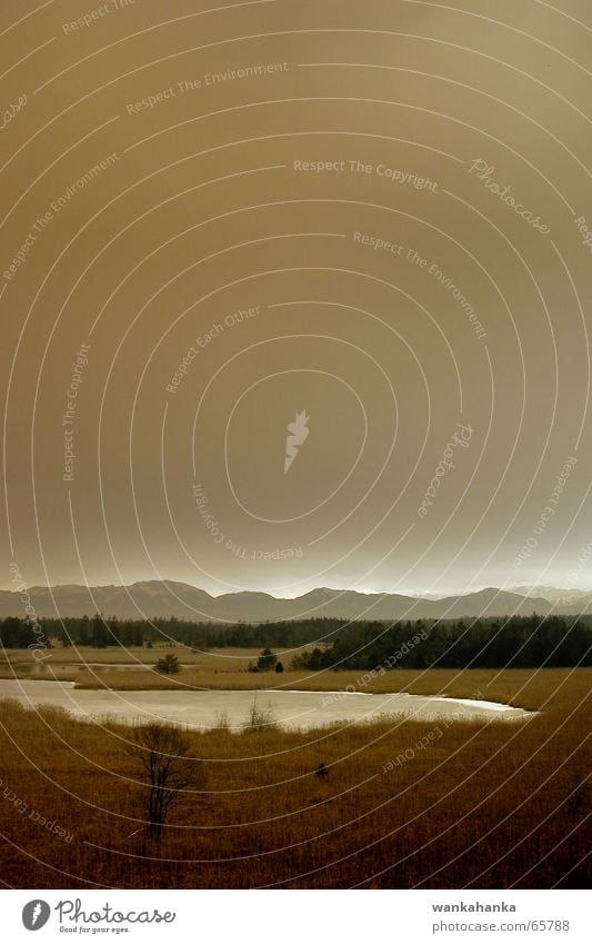 roter Sturm bedrohlich Ton-in-Ton Ferne Moor Heide See Teich braun Himmel Gefühle Berge u. Gebirge invasion hoch Angst